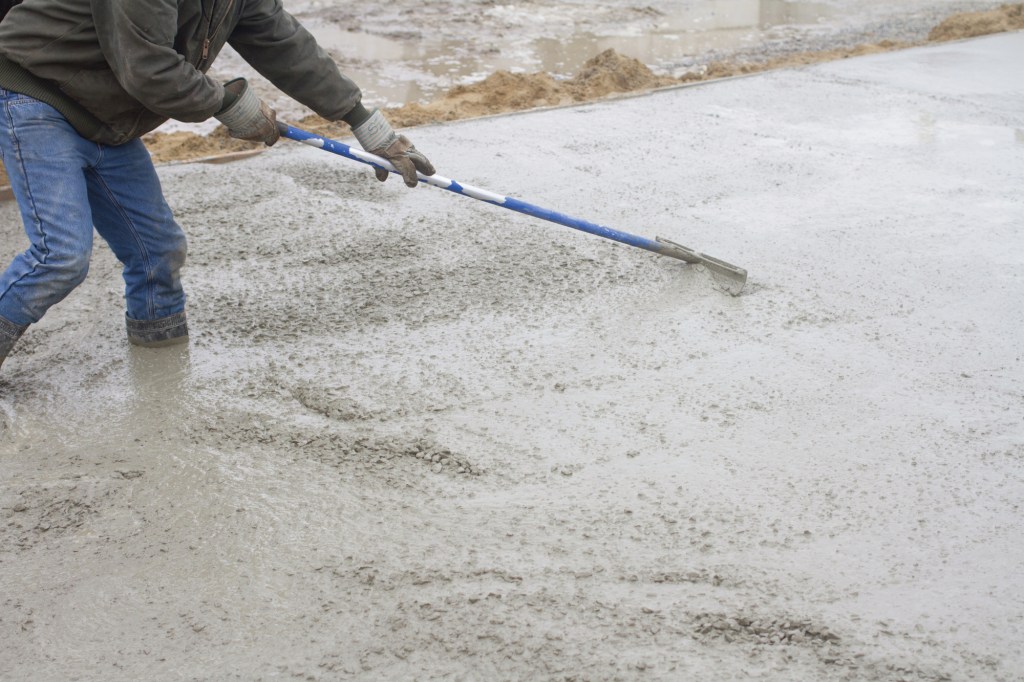 Control flow concrete spreads more easily than conventional concrete.