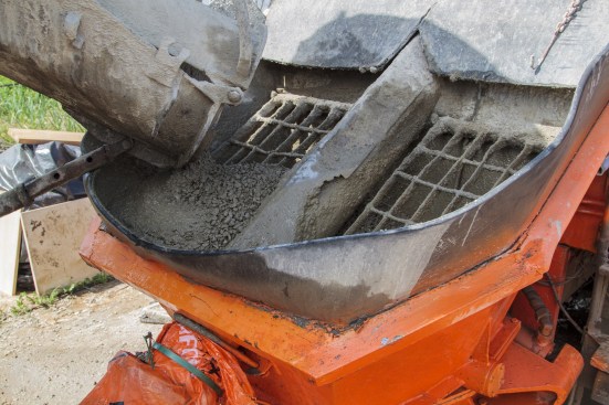 Rocky mixes can collect on the hopper grate and bridge in the hopper or agitator area.