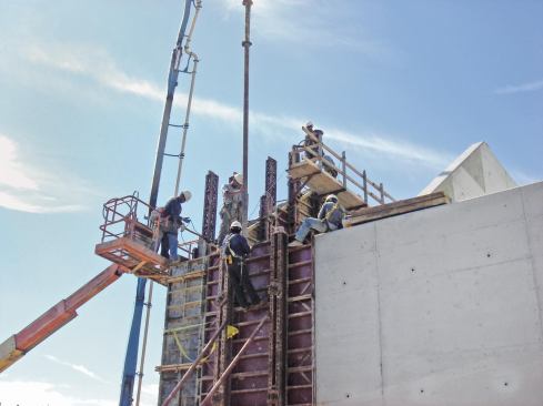 The 28-ft.-tall walls of this storage facility in Delaware were consolidated using only Rebar Shakers and no internal vibrators.