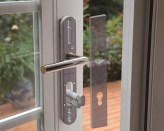 The INOX Universal Multipoint Series contains an innovative framework hidden beneath its trim, with an adjustable thru-bolt distance. Shown in MU105 with a transparent escutcheon plate.