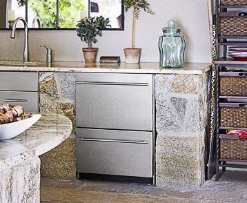Summit Appliance’s line of outdoor kitchen appliances now includes two- and three-drawer refrigerators and freezers that fit nicely under counters and come in sleek stainless steel. www.summitappliance.com