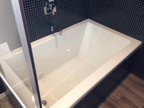 Launching in March 2013, Aquatic's Serenity Drift bath uses unique technology to offer gentle massage. Rather than air, the jets move water through the tub for "effervescence" without the noise and impact of bubbles. The water is circulated over the tub's motor to capture more heat and dampen the motor sound. www.aquaticbath.com