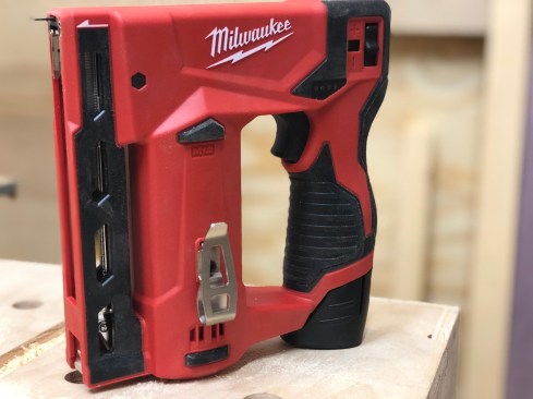 The Milwaukee cordless stapler weighs about 3 lbs with a 1.5Ah battery. The belt hook is reversible and rubber bumpers on the sides help protect finished surfaces when it is placed on the side opposite the belt hook. 